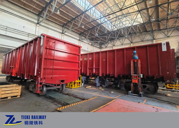 70 Ton Beban Kereta Api Gondola Mengangkut Kontainer Bijih Batubara Massal Dengan Kereta Api