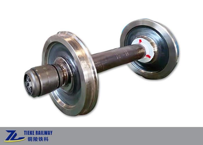 Train Wheelset 860mm Rakitan Gandar Roda Rel Ditempa 13t Beban Gandar Disetujui KSR